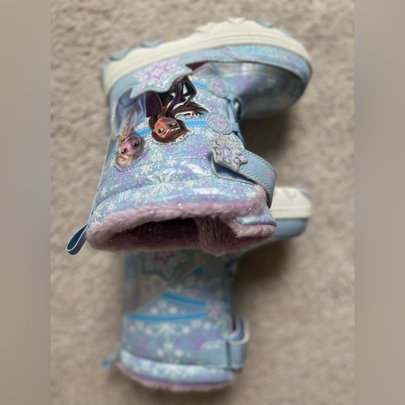 Disney Frozen II Snow Boots - Barely Worn! - Picture 5 of 7